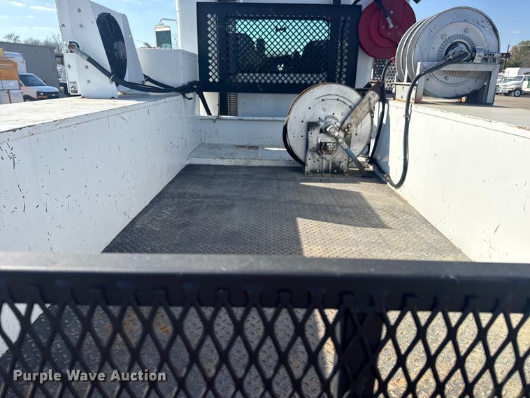 image for item EG1761 2010 Kenworth T370 utility / service truck