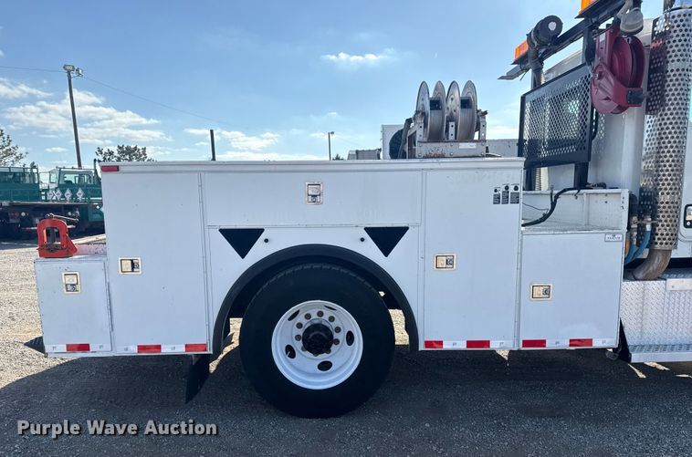 image for item EG1761 2010 Kenworth T370 utility / service truck