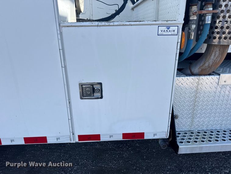 image for item EG1761 2010 Kenworth T370 utility / service truck