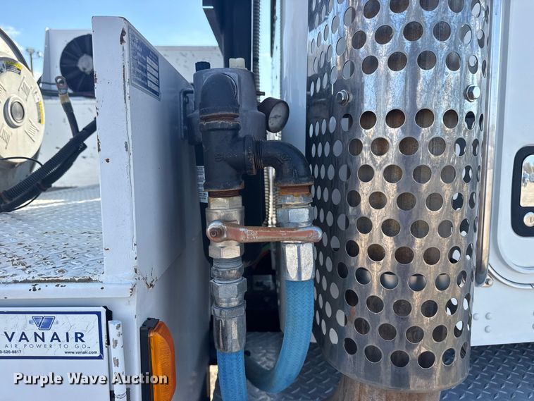 image for item EG1761 2010 Kenworth T370 utility / service truck