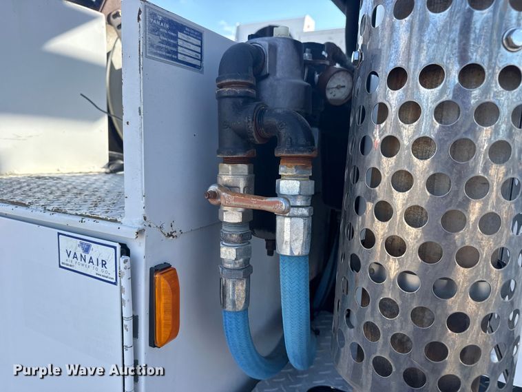 image for item EG1761 2010 Kenworth T370 utility / service truck