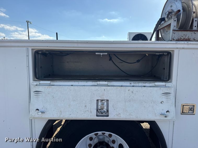 image for item EG1761 2010 Kenworth T370 utility / service truck