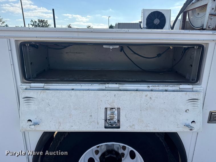 image for item EG1761 2010 Kenworth T370 utility / service truck