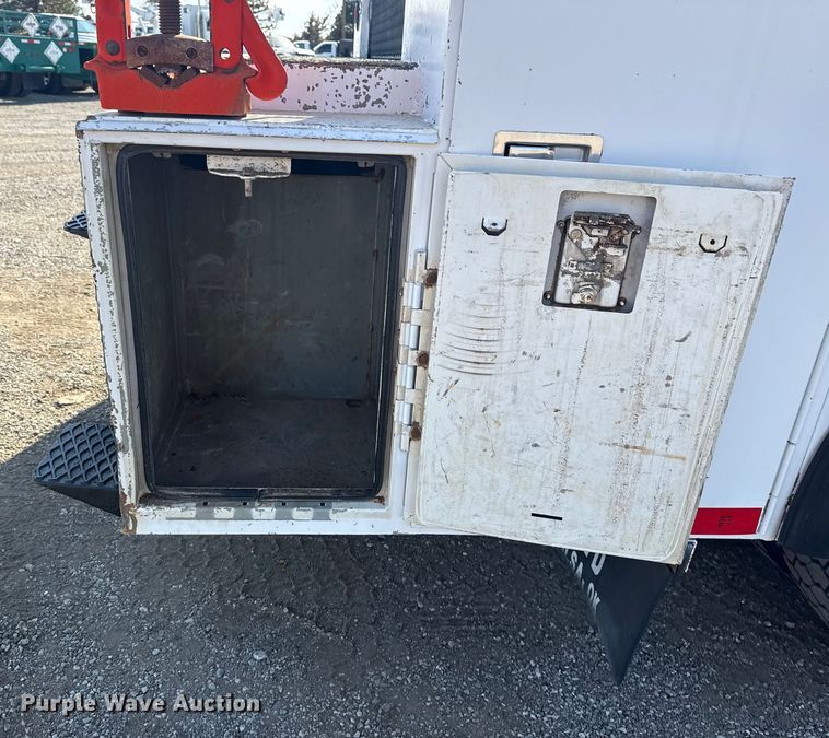 image for item EG1761 2010 Kenworth T370 utility / service truck