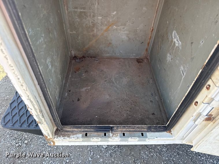 image for item EG1761 2010 Kenworth T370 utility / service truck