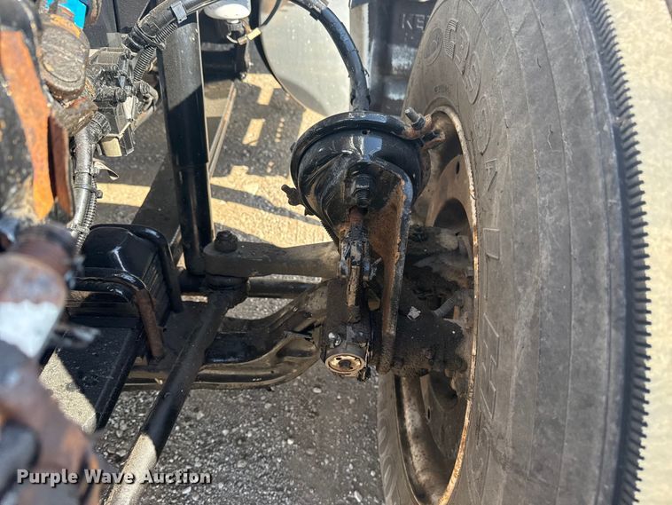 image for item EG1761 2010 Kenworth T370 utility / service truck