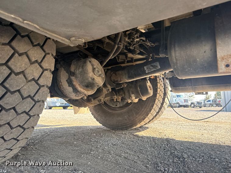 image for item EG1761 2010 Kenworth T370 utility / service truck