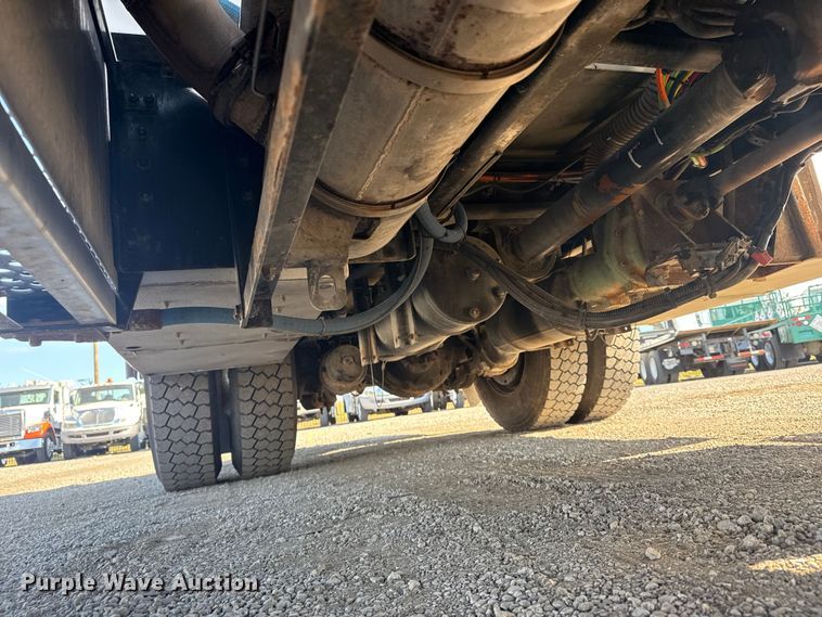 image for item EG1761 2010 Kenworth T370 utility / service truck