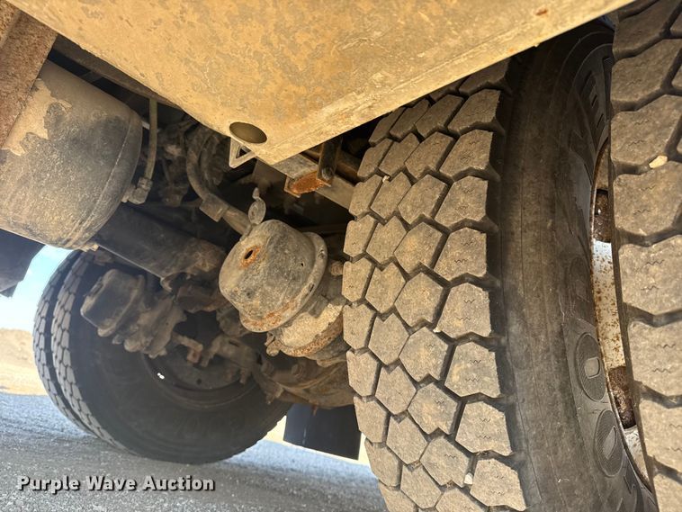 image for item EG1761 2010 Kenworth T370 utility / service truck