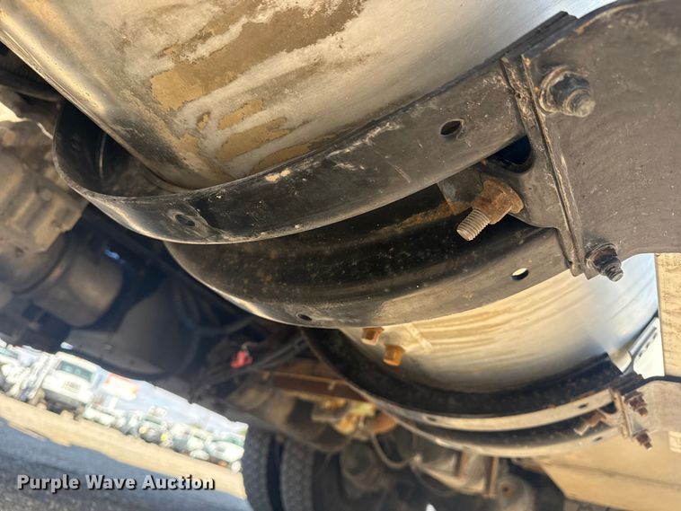 image for item EG1761 2010 Kenworth T370 utility / service truck