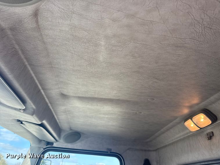 image for item EG1761 2010 Kenworth T370 utility / service truck