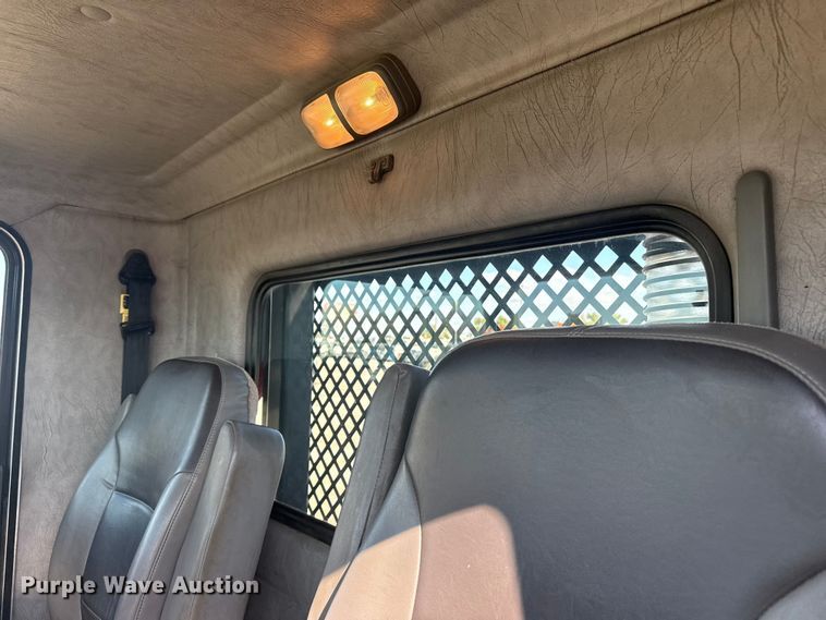 image for item EG1761 2010 Kenworth T370 utility / service truck