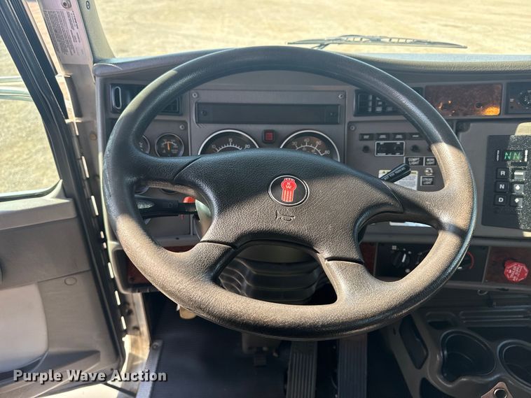 image for item EG1761 2010 Kenworth T370 utility / service truck