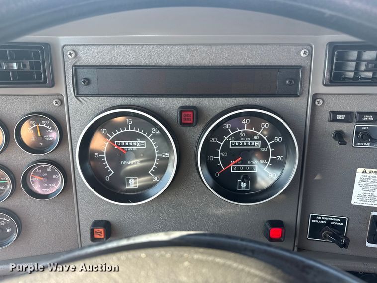 image for item EG1761 2010 Kenworth T370 utility / service truck