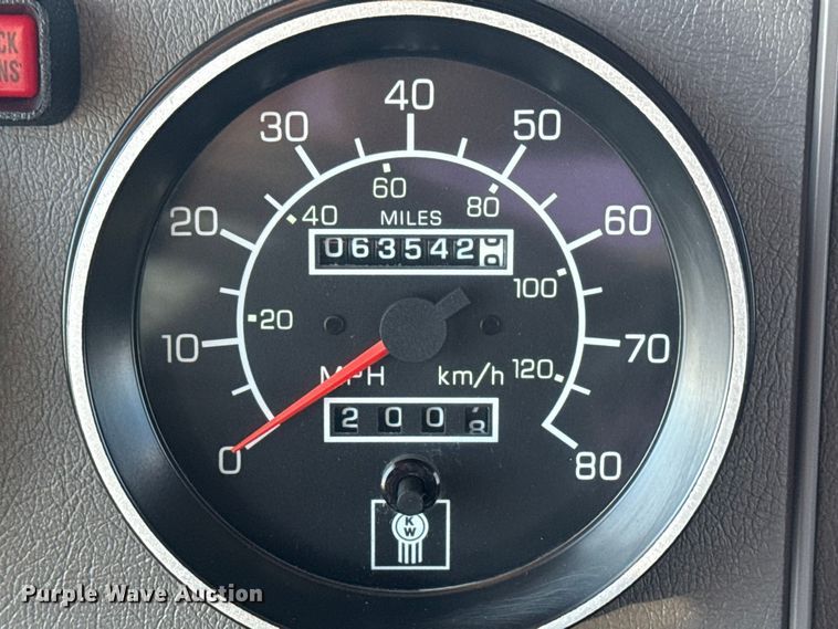 image for item EG1761 2010 Kenworth T370 utility / service truck