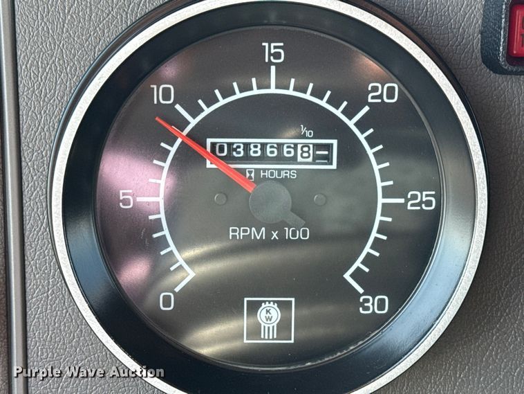 image for item EG1761 2010 Kenworth T370 utility / service truck