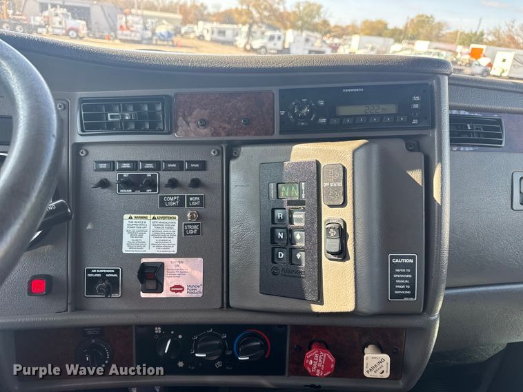 image for item EG1761 2010 Kenworth T370 utility / service truck