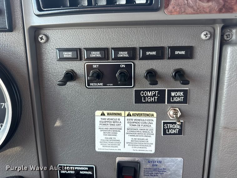 image for item EG1761 2010 Kenworth T370 utility / service truck