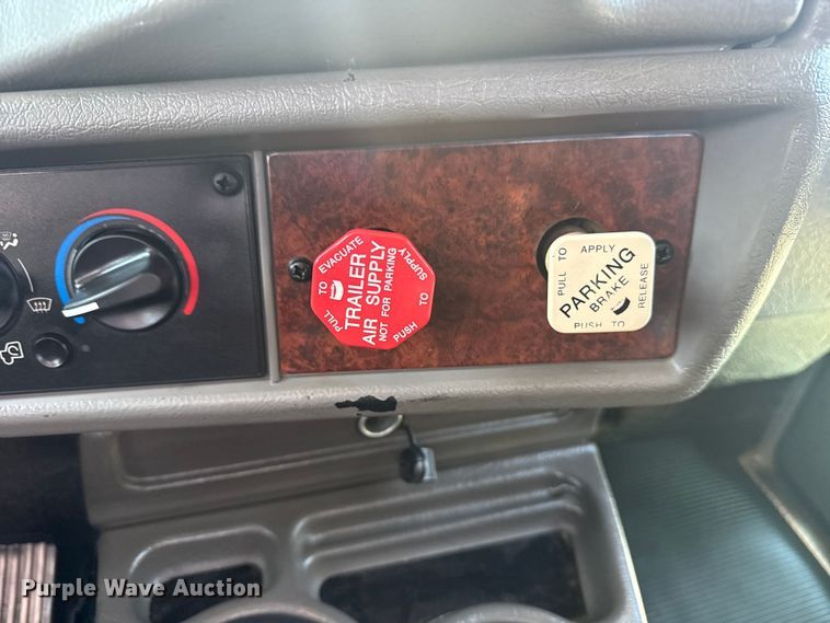 image for item EG1761 2010 Kenworth T370 utility / service truck