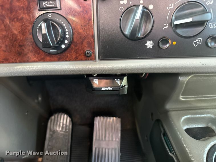 image for item EG1761 2010 Kenworth T370 utility / service truck