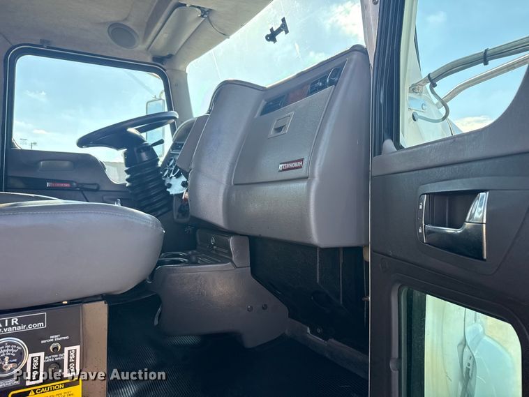 image for item EG1761 2010 Kenworth T370 utility / service truck