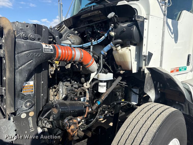 image for item EG1761 2010 Kenworth T370 utility / service truck