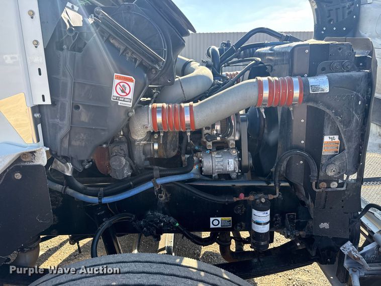 image for item EG1761 2010 Kenworth T370 utility / service truck