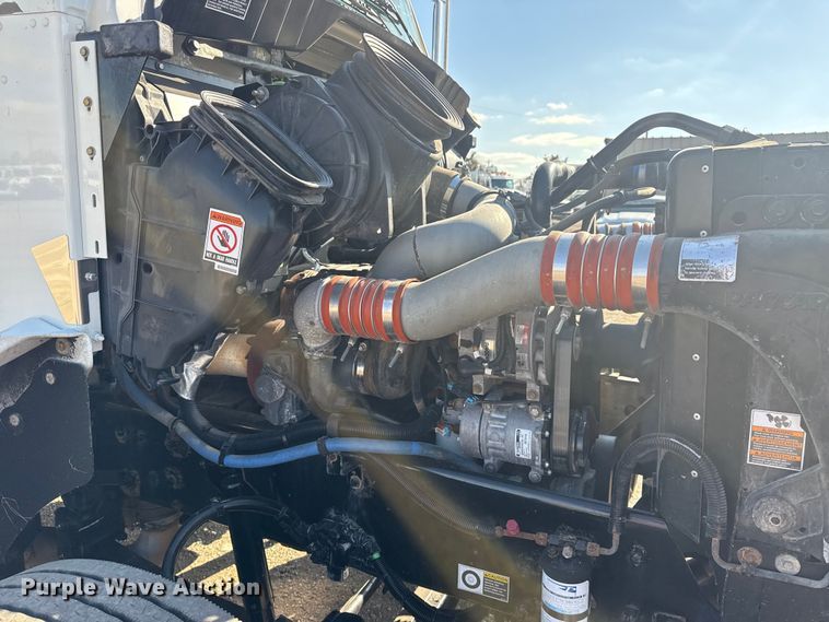 image for item EG1761 2010 Kenworth T370 utility / service truck