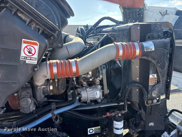 image for item EG1761 2010 Kenworth T370 utility / service truck