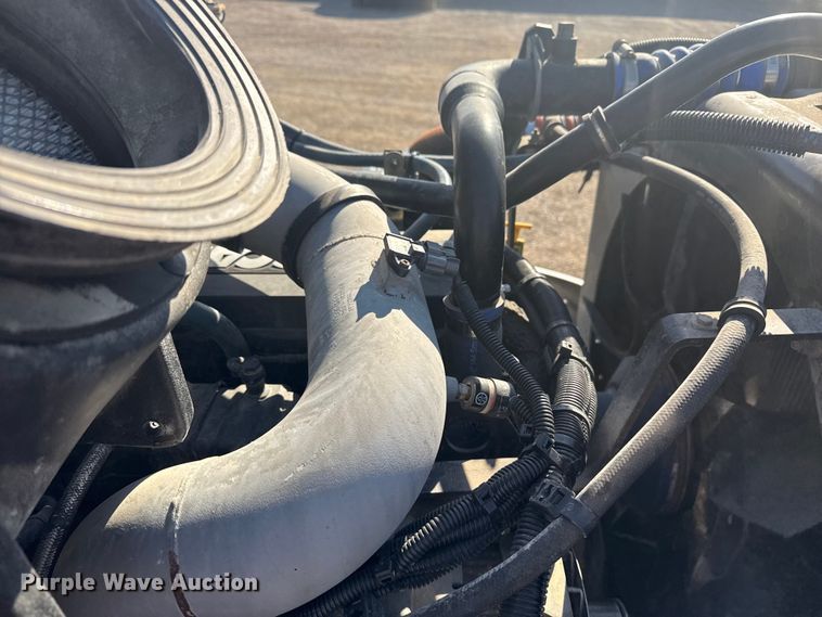 image for item EG1761 2010 Kenworth T370 utility / service truck