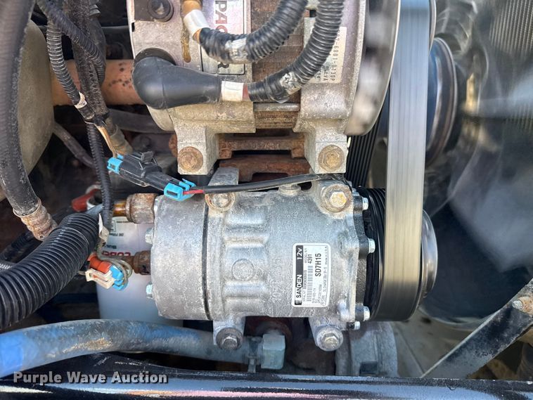 image for item EG1761 2010 Kenworth T370 utility / service truck