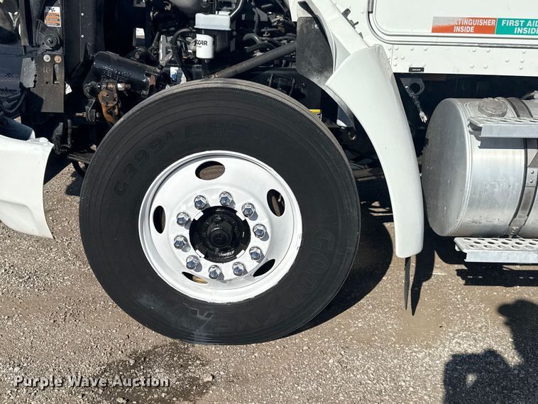 image for item EG1761 2010 Kenworth T370 utility / service truck