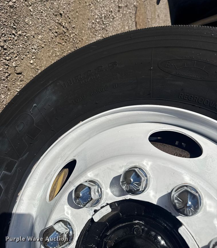 image for item EG1761 2010 Kenworth T370 utility / service truck