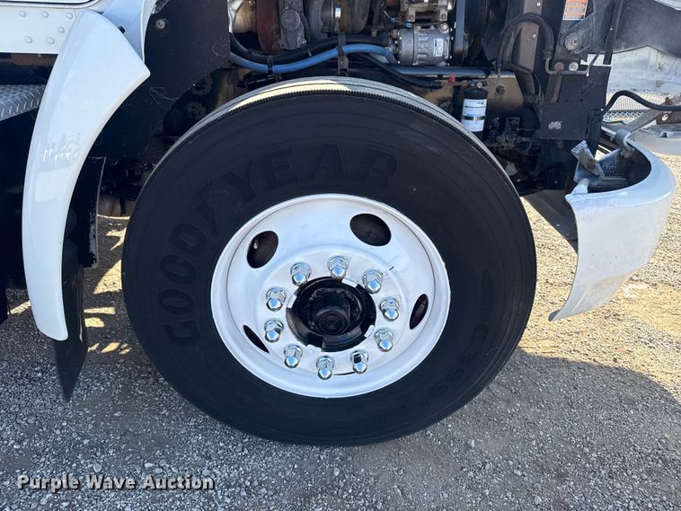 image for item EG1761 2010 Kenworth T370 utility / service truck