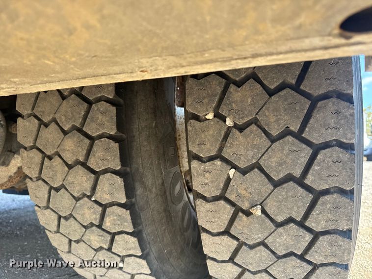 image for item EG1761 2010 Kenworth T370 utility / service truck