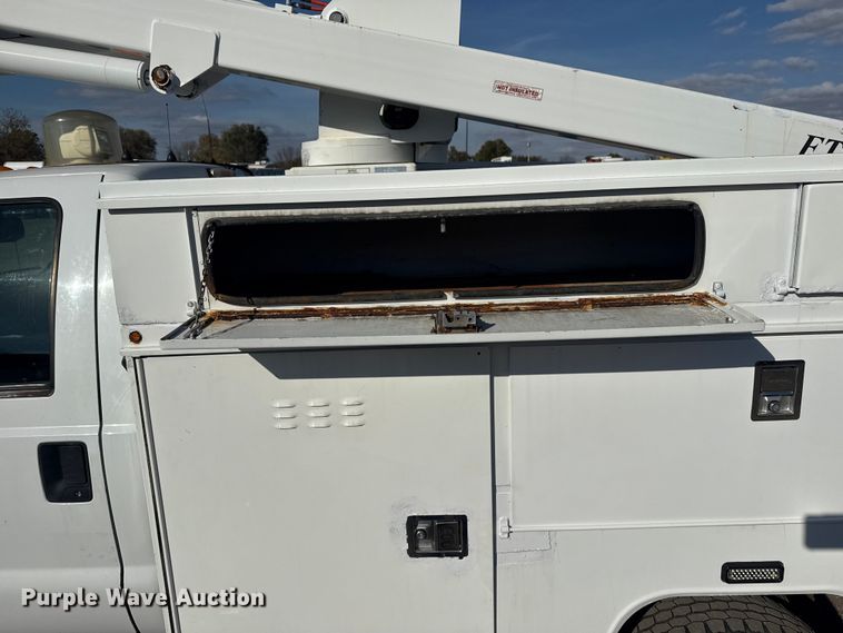 image for item EG1763 2011 Ford F450 Super Duty bucket truck