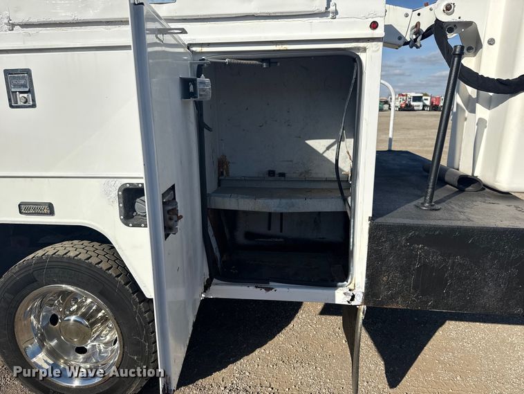 image for item EG1763 2011 Ford F450 Super Duty bucket truck