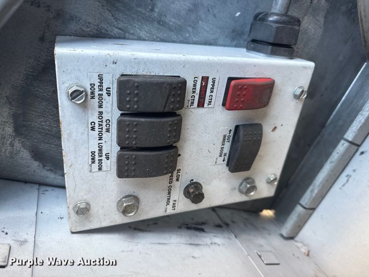 image for item EG1763 2011 Ford F450 Super Duty bucket truck