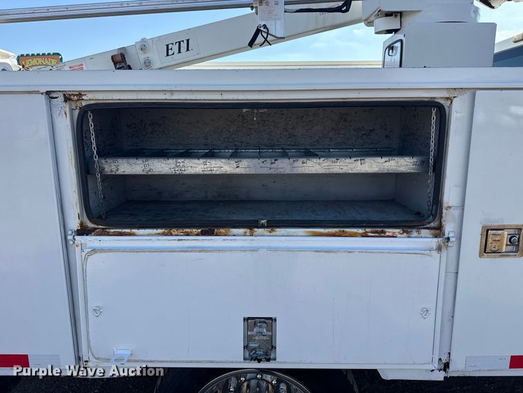 image for item EG1763 2011 Ford F450 Super Duty bucket truck