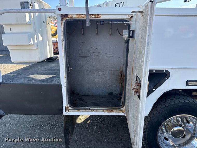 image for item EG1763 2011 Ford F450 Super Duty bucket truck