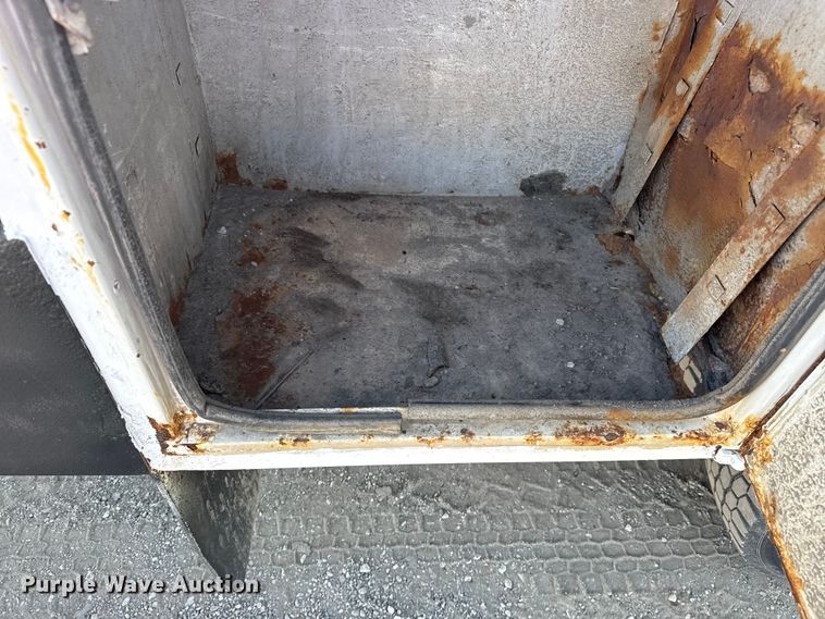 image for item EG1763 2011 Ford F450 Super Duty bucket truck