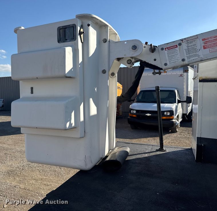 image for item EG1763 2011 Ford F450 Super Duty bucket truck