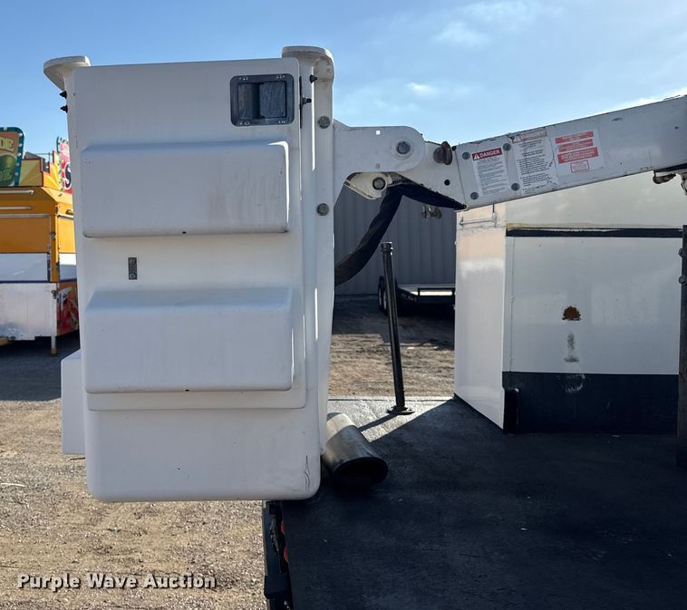 image for item EG1763 2011 Ford F450 Super Duty bucket truck