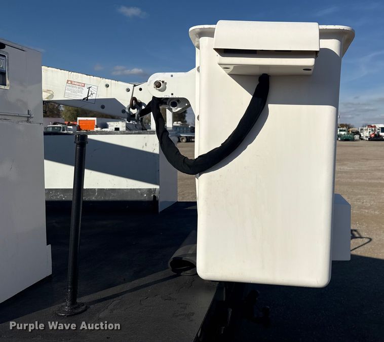 image for item EG1763 2011 Ford F450 Super Duty bucket truck