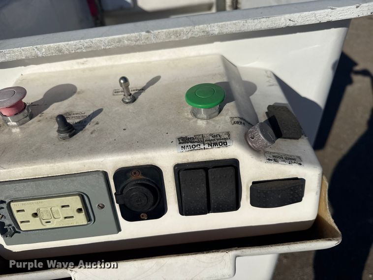 image for item EG1763 2011 Ford F450 Super Duty bucket truck