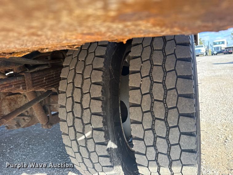 image for item EG1763 2011 Ford F450 Super Duty bucket truck