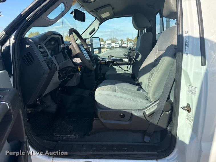 image for item EG1763 2011 Ford F450 Super Duty bucket truck