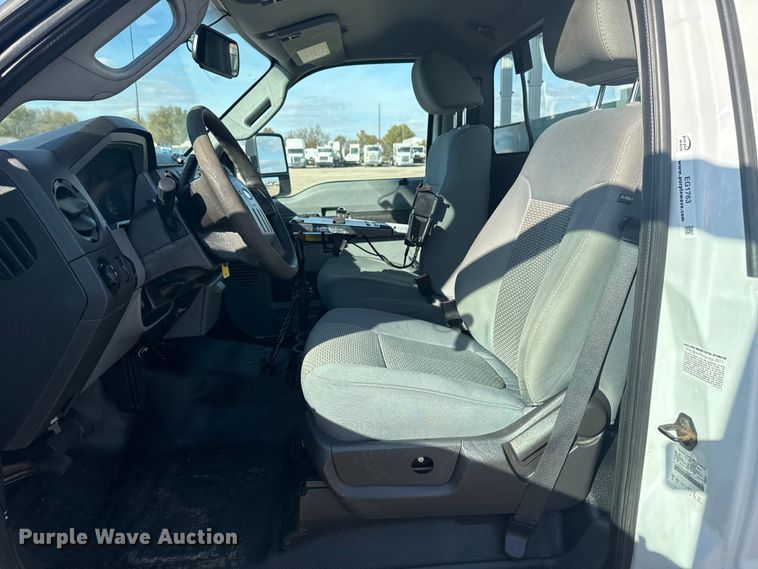 image for item EG1763 2011 Ford F450 Super Duty bucket truck