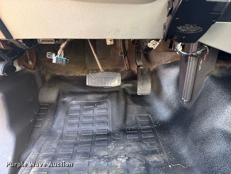 image for item EG1763 2011 Ford F450 Super Duty bucket truck