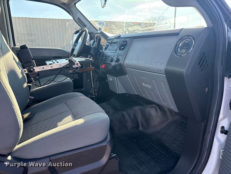 image for item EG1763 2011 Ford F450 Super Duty bucket truck